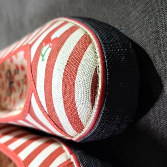 Underground Red White Striped Cherry Canvas Slip On Sneakers NWOT- UK 6 US 10 - Picture 6 of 16